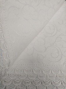 Obrus 150x240 z koronką biały